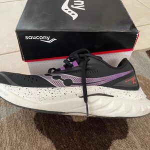 Women’s Saucony Speed 4